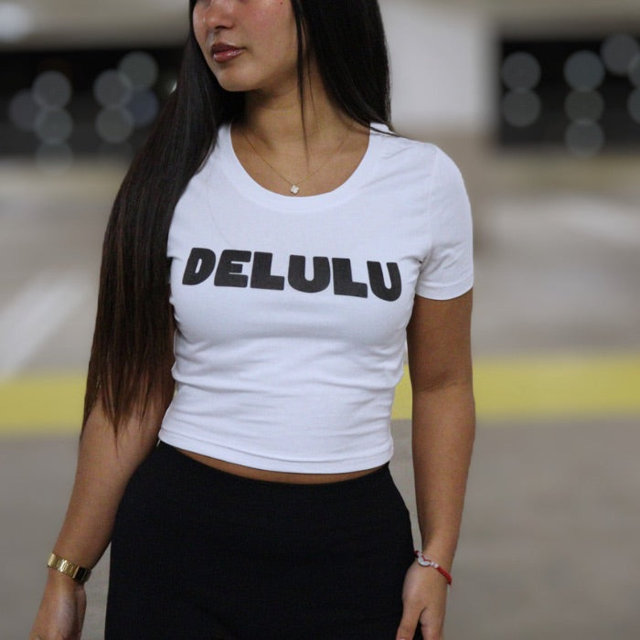 DELULU GRAPHIC TOP