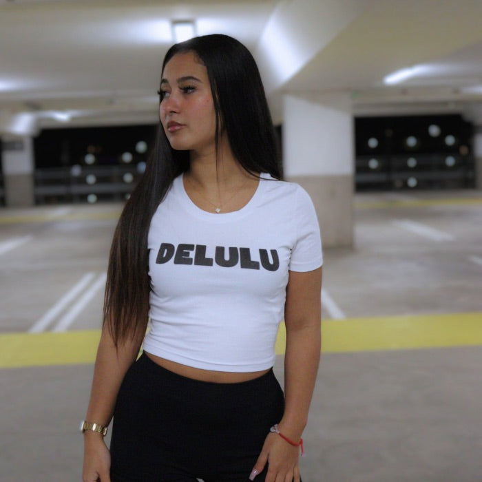 DELULU GRAPHIC TOP